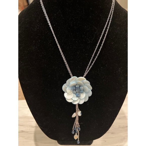 Jewelry - Silver Tone Floral Necklace